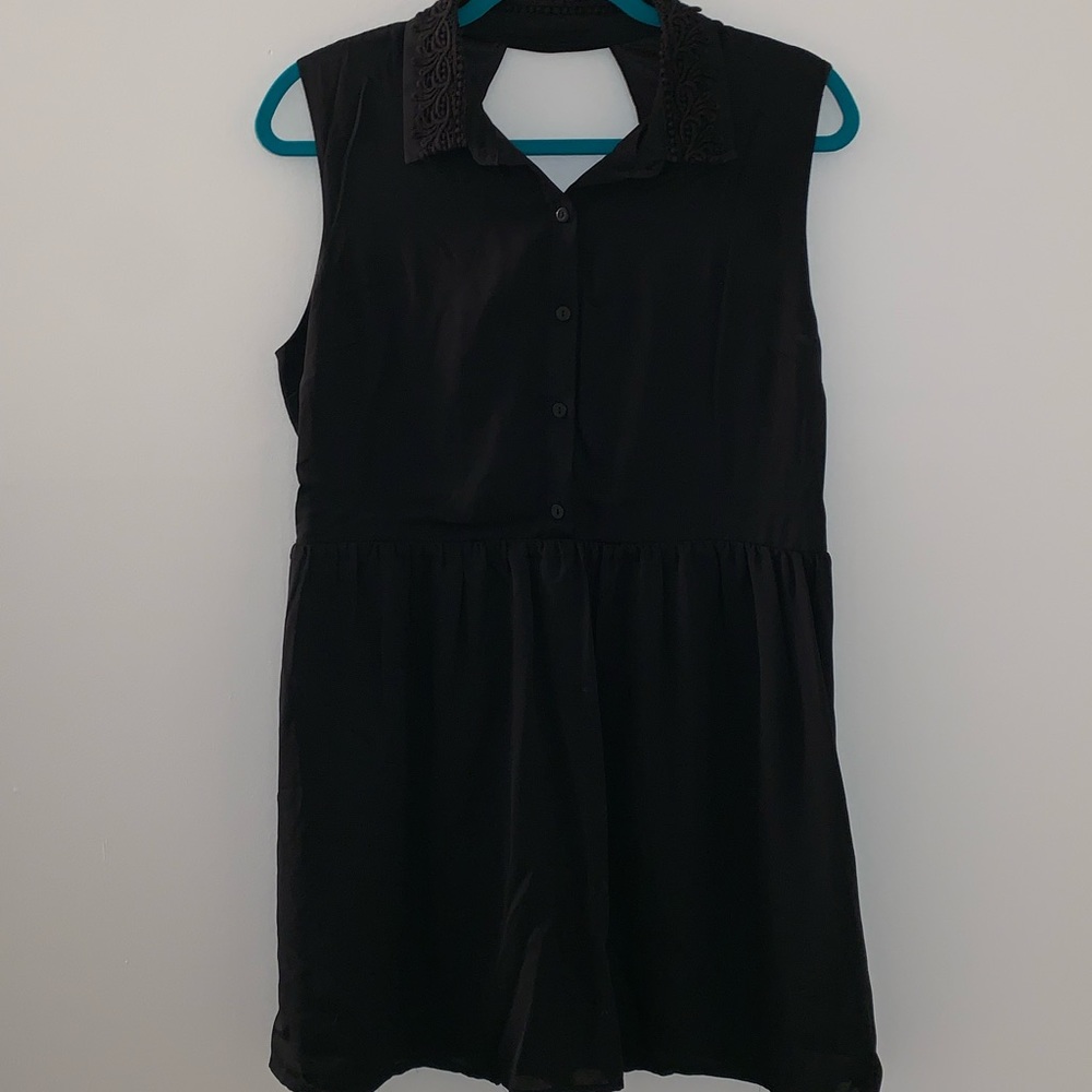 Cute sleeveless LBD ♥️